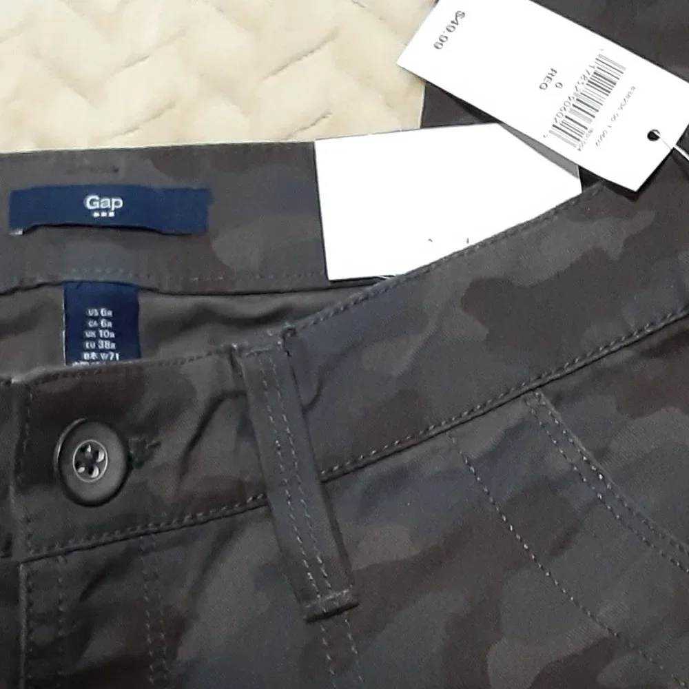The Gap women's camouflage pants size US 6 R. NWT-$49.99._3
